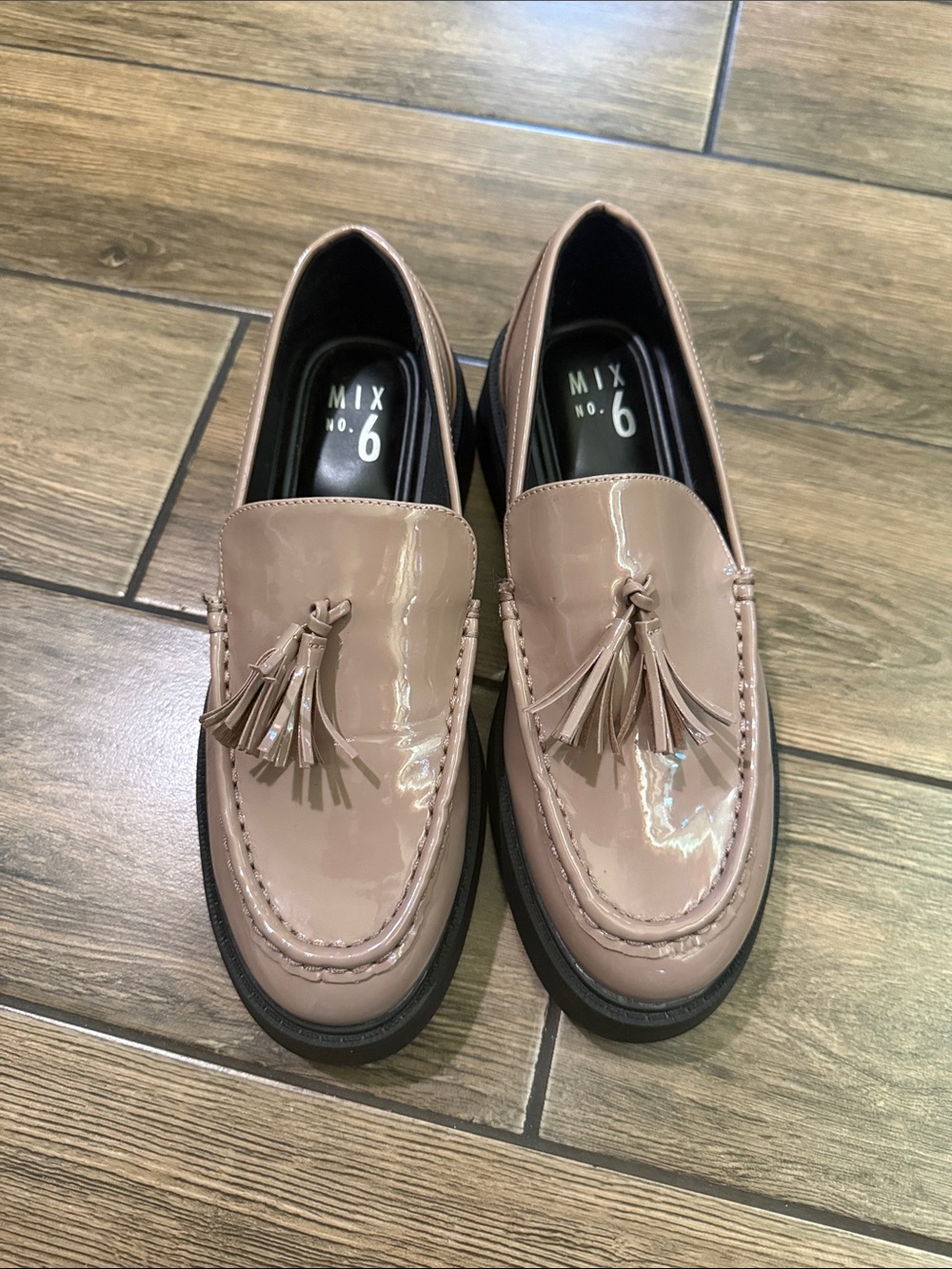 Mix No. 6 Patent Tan Platform
Loafers size 8